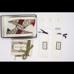 Authentic Women’s Gucci Ace Gg sneakers with bees